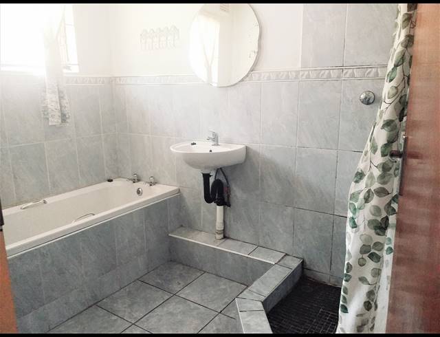 3 BEDROOM HOUSE RENTED IN ATHLONE PARK